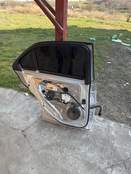 Задна лява врата за w212 face обурудвана