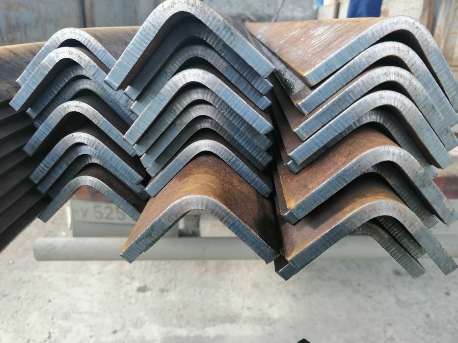 Уголок гнутый стальной