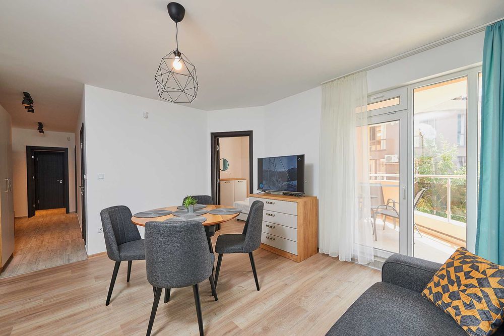 Елегантен многостаен апартамент в топ център на Поморие