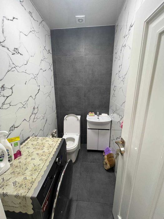 Продаётся квартира Юнусабад10 1 этаж задней стороны дома с навесом