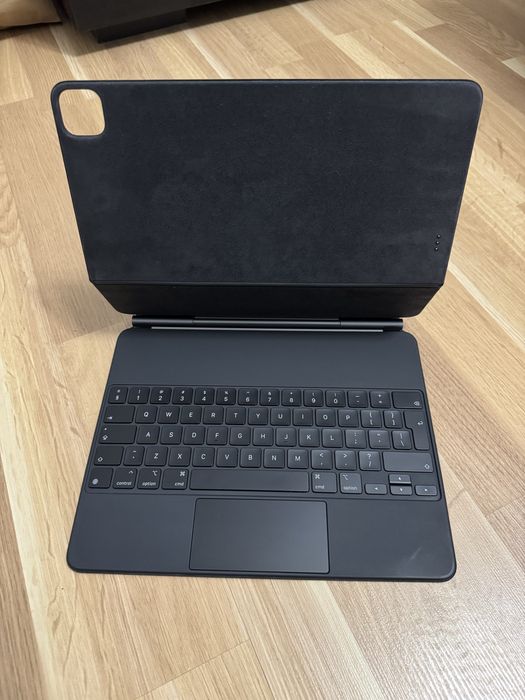 iPad Pro 12.9” M1 (Gen 5) + Magic Keyboard + Apple Pencil 2