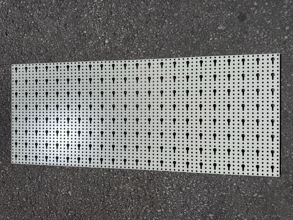 Перфорирани гърбове за куки немски