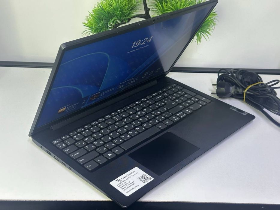 Ноутбук Lenovo AMD Ryzen  5-7520U