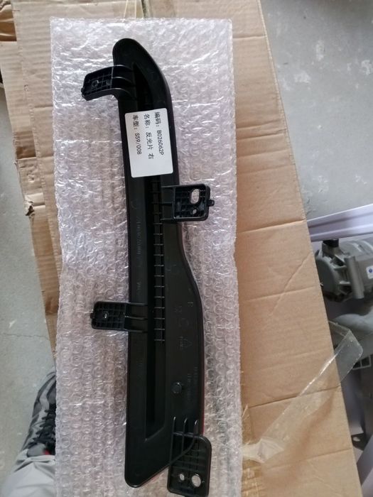 Orqa o'ng otrajatel Dongfeng EP 008. Правый отражатель Dongfeng EP 008