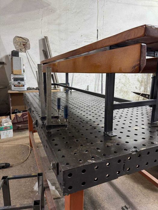 Продается сварочный стол рабочий высокого качество с оборудованием