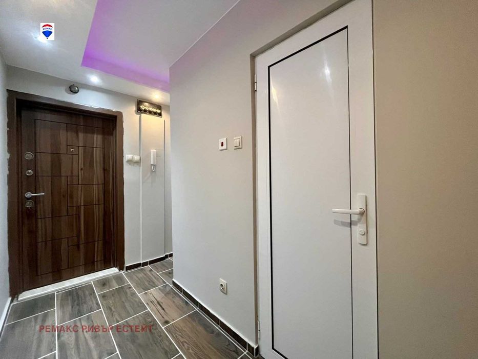 Продава се Едностаен апартамент в Русе, Здравец Изток - 41 кв.м за 1027 €/кв.м - Снимка #4