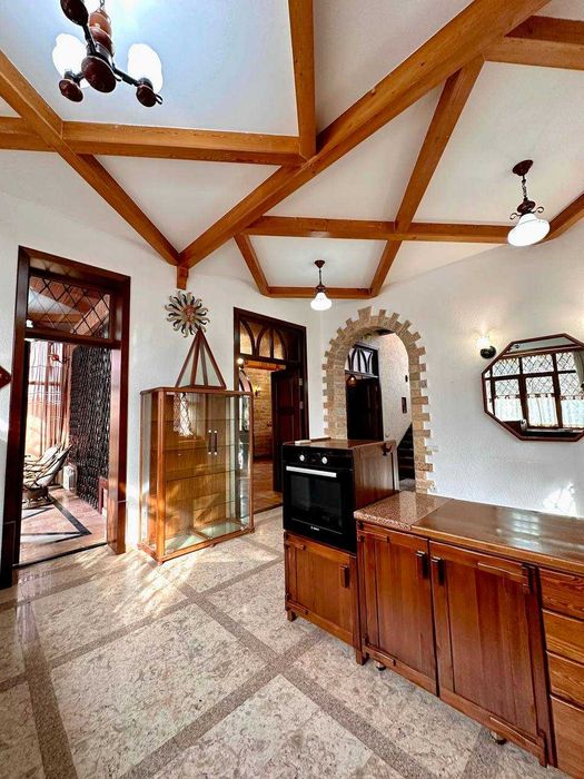 Дом 5.4 сотки на Карасу ул Авайхон Комнат - 8 срочно