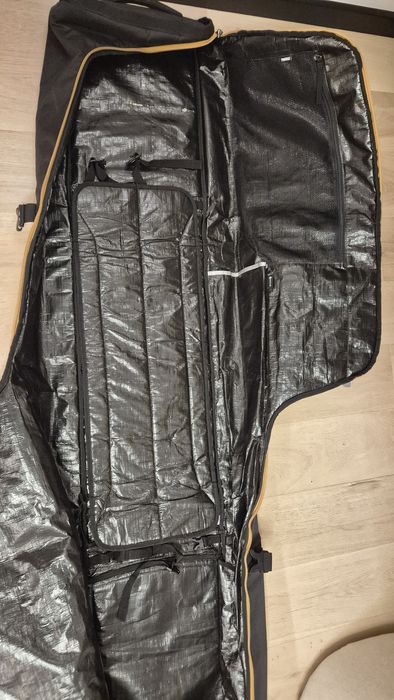 Geantă / Trolley schi Thule cu roți – transport 1-2 perechi schiuri