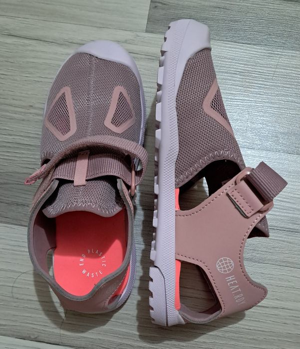 Нови сандали Adidas номер 34
