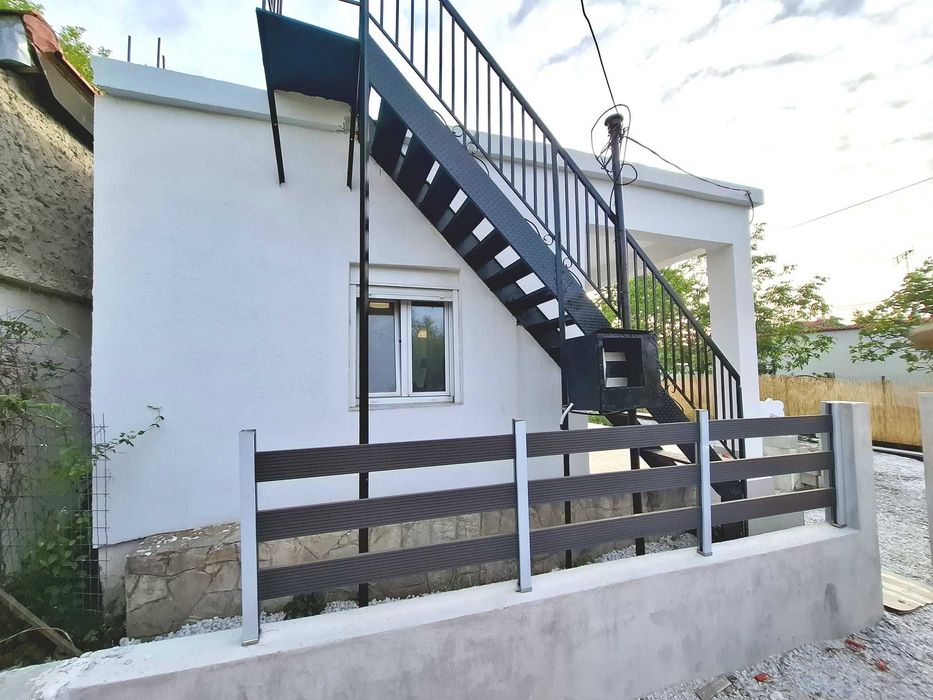 Продава реновирана къща 70 м2 с двор 200 м2 в Аспровалта