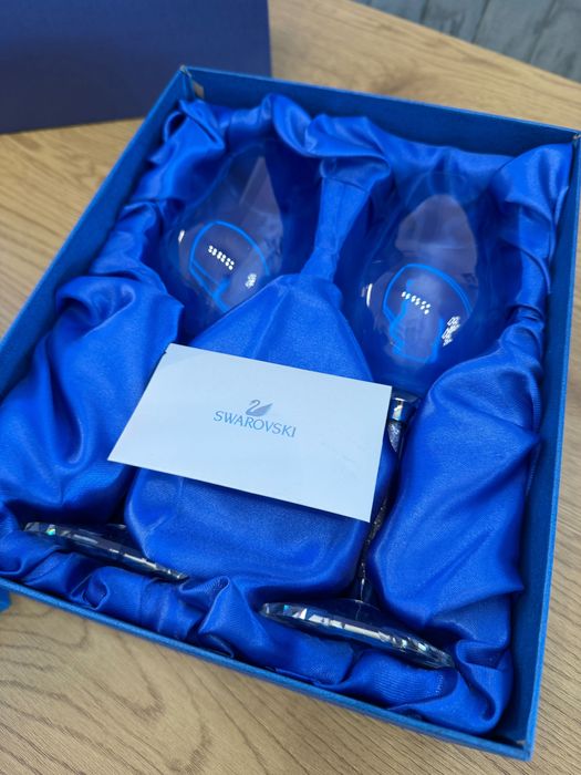 Сет от две чаши за вино на Swarovski