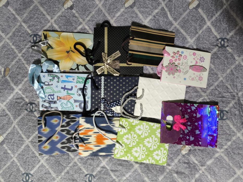 Брендовые и подарочные бумажные пакеты