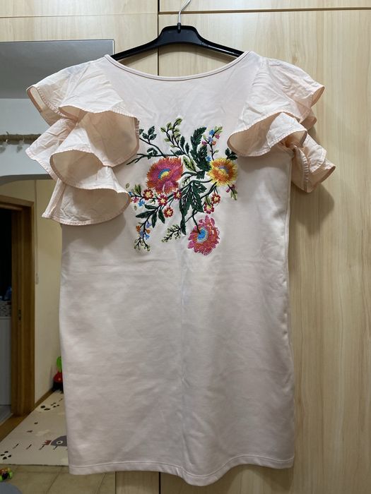 Rochie roz xs-s brodata