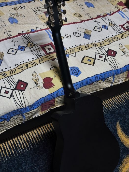 Акустическая гитара