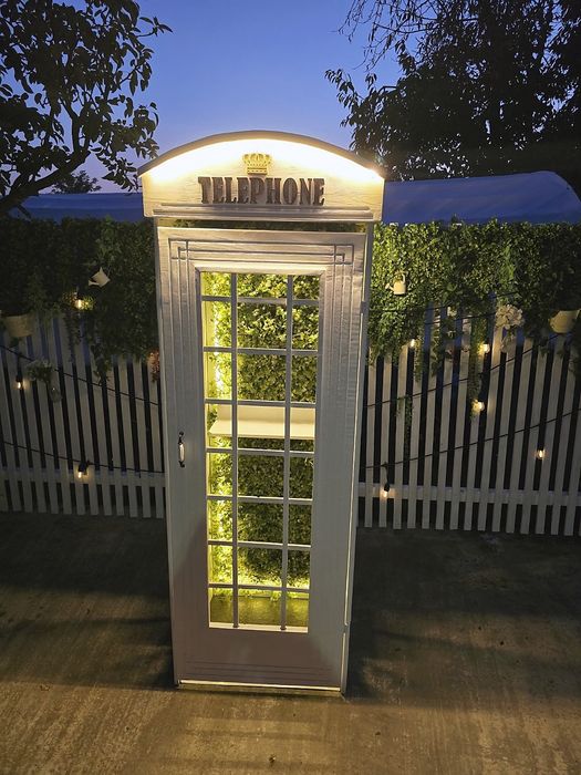 Cabina telefonica de vânzare / Audio Guestbook