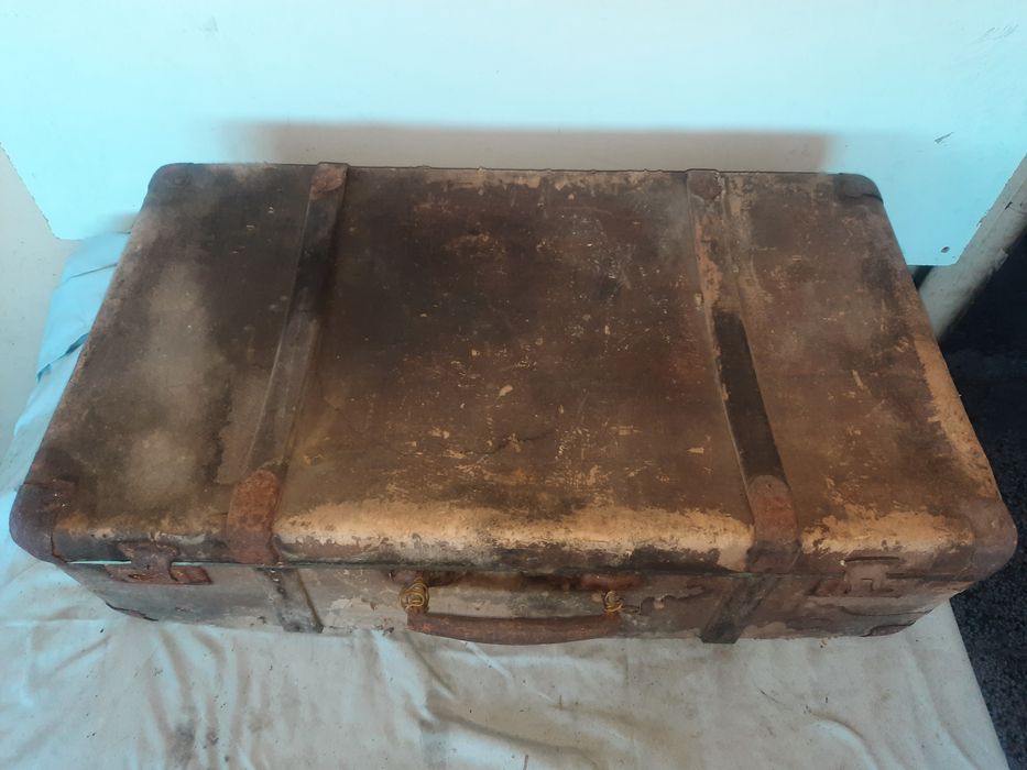 Ретро картонен куфар за декорация и реставрация