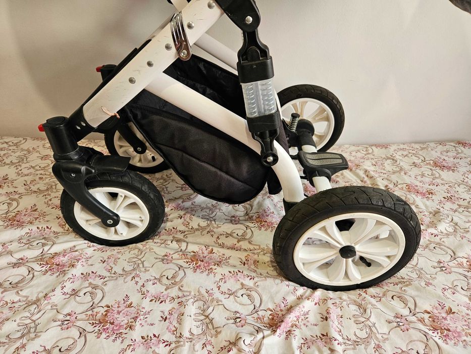 Бебешка количка Lorelli Mia 3 в 1