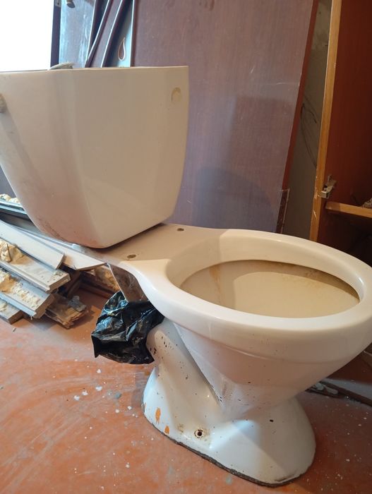 Унитаз срочно продам