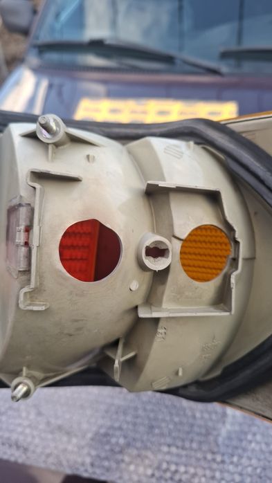 Поворотник левая AUDI 100 C4