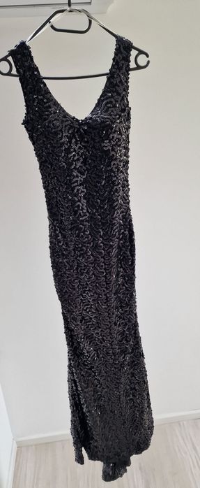Vând rochie model deosebit