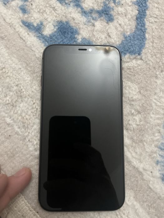 Продам айфон 11