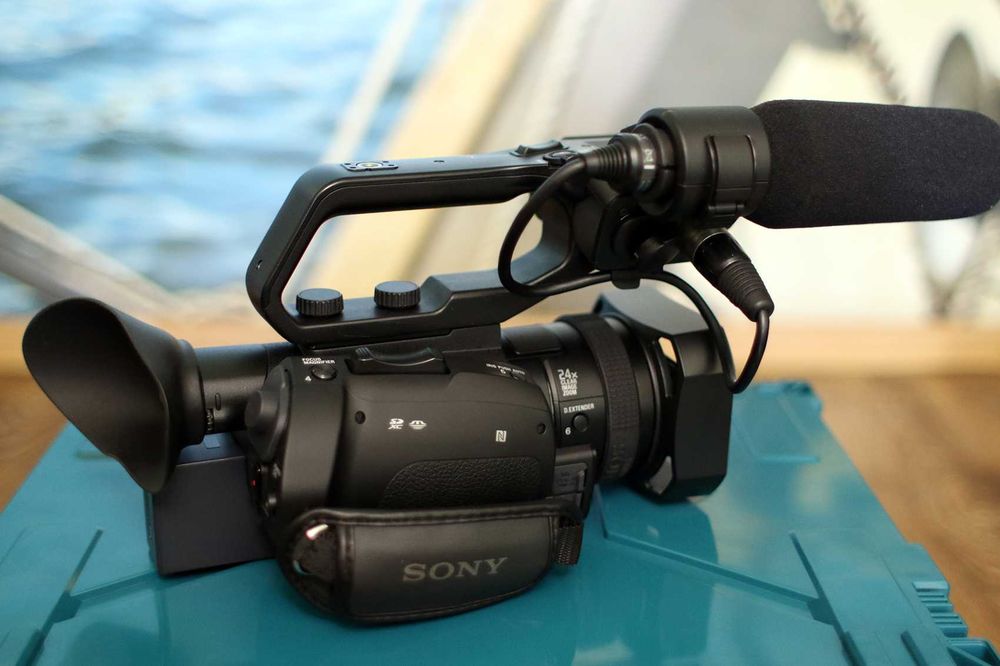 Профессиональная видеокамера Sony PXW-X70
