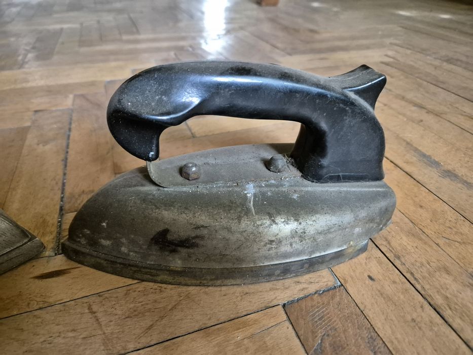 Fier de călcat vintage antichități ~ 2 bucăți
