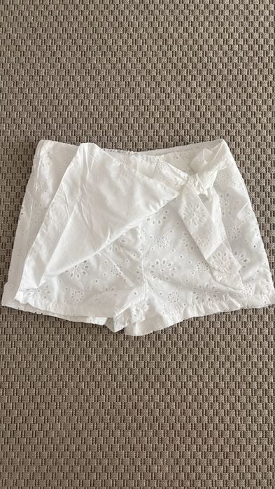 Fustă pantalon albă brodată SHEIN, mărimea M, nouă