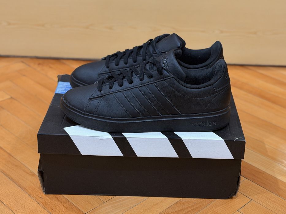 Мъжки обувки Adidas номер 42