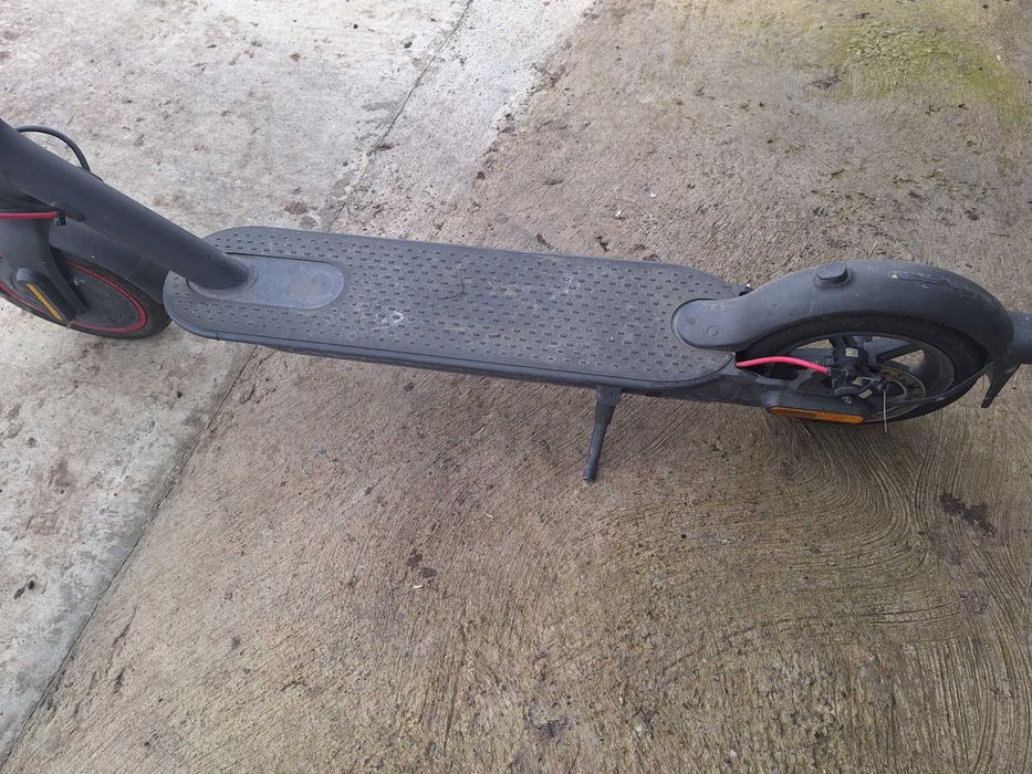 Vând trotinetă electrică.