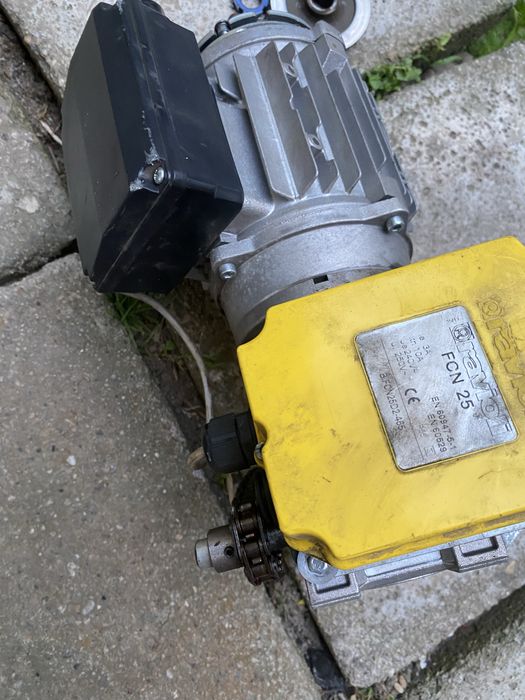 Motor cu reductor la 220v