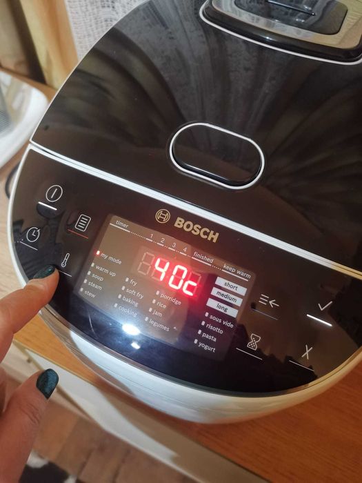 Мултикукър Bosch MUC11W12