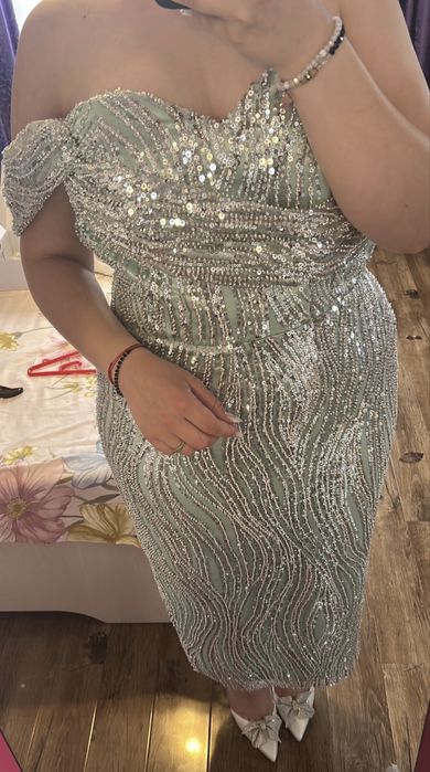 Vand rochie facuta pe comanda