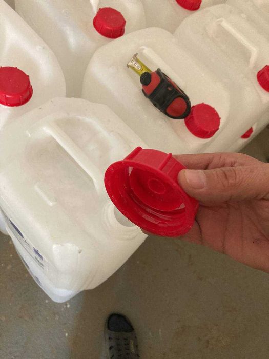 Канистры из под химии 20 литровые