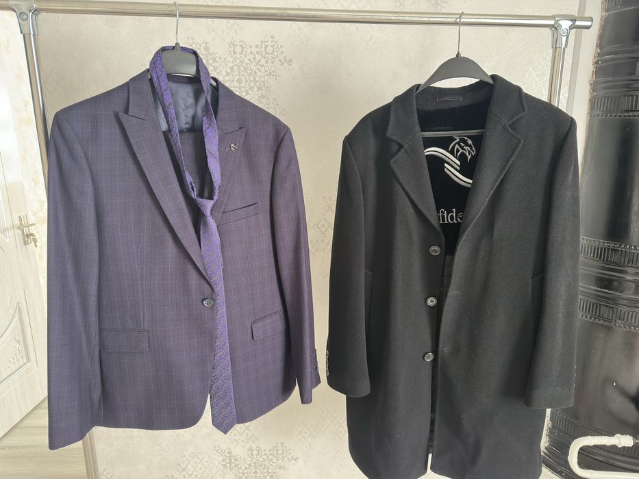 Kastyumshim va palto sotiladi