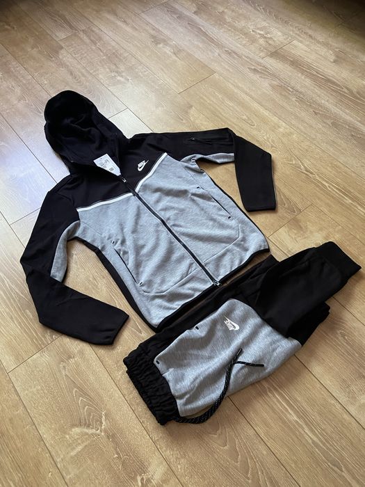 Trening Tech Fleece Nike marimea XXL Baia Mare OLX.ro