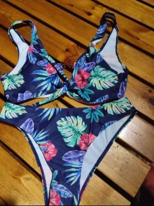 Дамски бански костюм