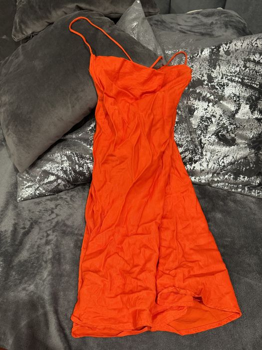 сатенена оранжева рокля Zara