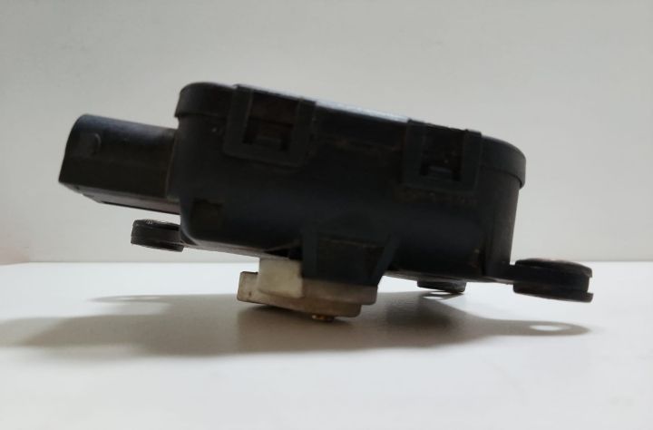 Motoras  Bosch clapeta aeroterma  0132801137 Audi A6 4B/C5 (facelift)