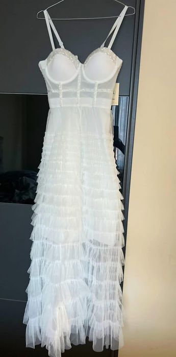 С ЕТИКЕТ! Бяла елегантна рокля