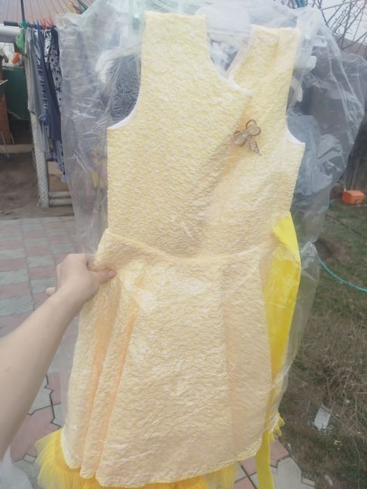 Продам платья и костюмы