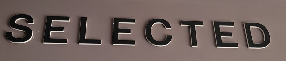 Букви и имена на марки дрехи