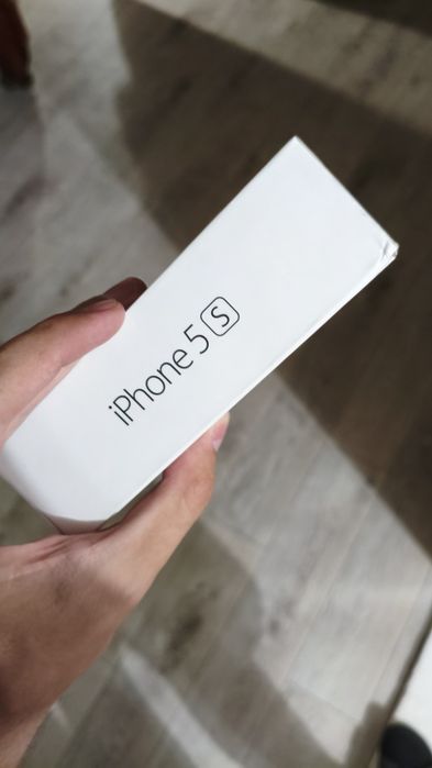 iPhone 5s 16gb с коробкой