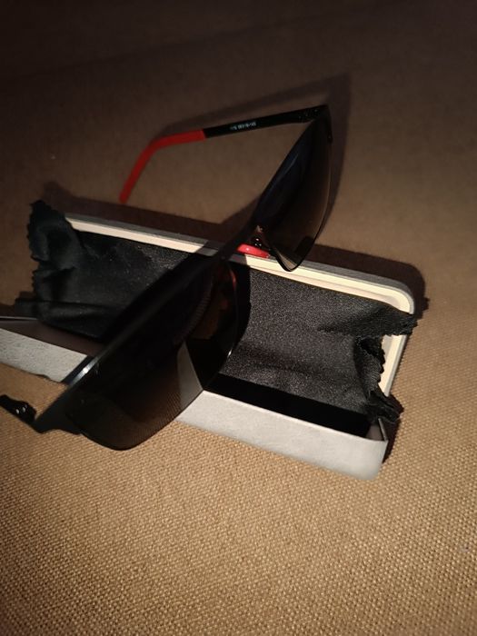 Очки солнцезащитные