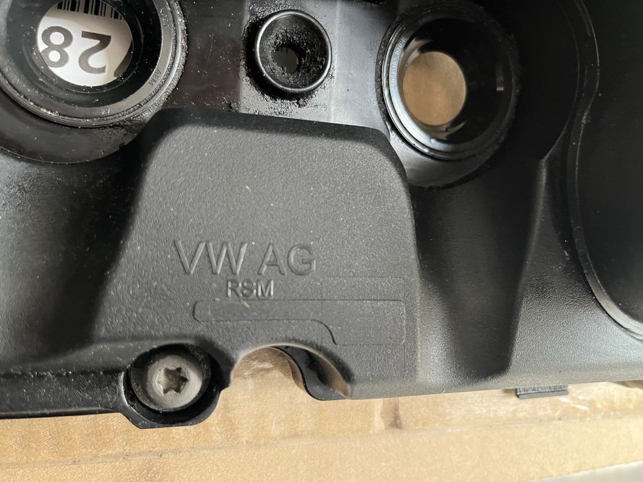 Капак клапани VW 2.0 тди  03L  103  469  AE