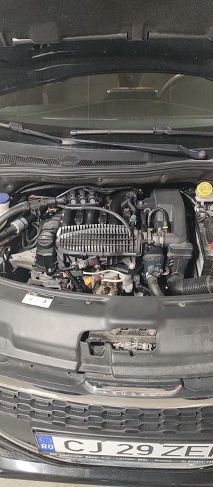 Vând Peugeot  1.2 benzi a