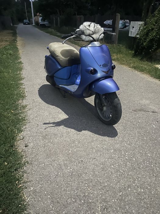 Scuter de vanzare are pana pe spate schimb cu bicicleta sau trotineta   Aprilia Habana retro de 125cc 4 t
