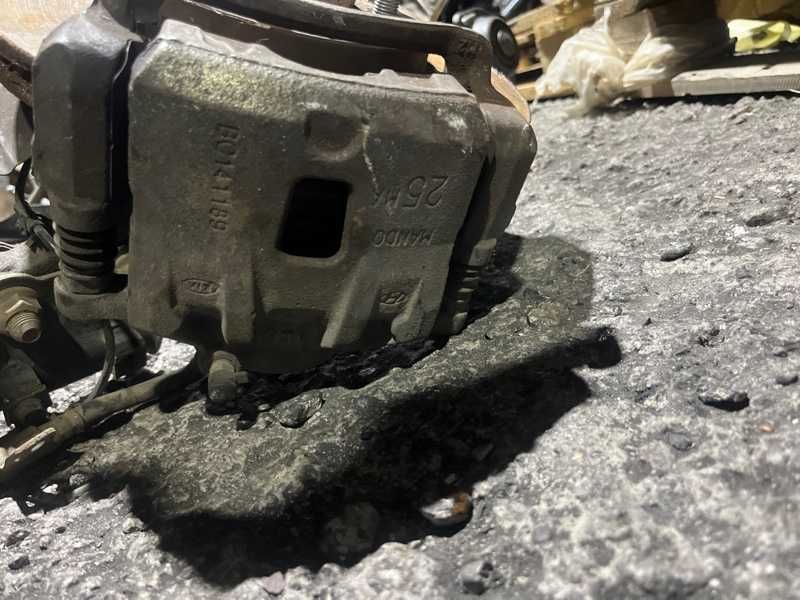 Суппорт передний на Hyundai Elantra (MD)