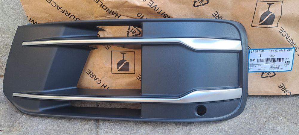 Vând accesorii spalier fata Audi Q7 , 4MO