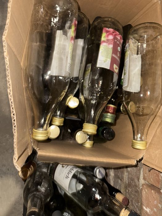 Стъклени бутилки различни